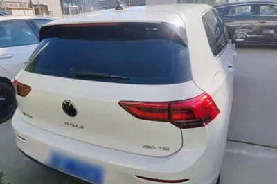 Volkswagen Golf 2023, 50100 км, за 15580 USD