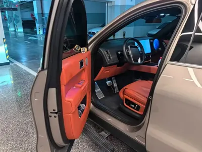 Li Auto Li L9 2023, 102000 км, за 31635.64 USD