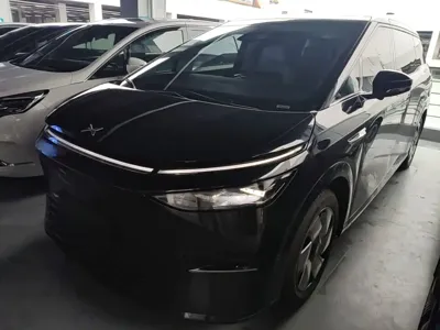 Xpeng X9 · 2024 год