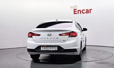 Hyundai Avante 2020, 81739 км, за 7864.96 USD