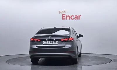 Hyundai Avante 2017, 122336 км, за 5279.15 USD