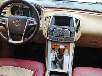 Buick LaCrosse 2011, 130000 км, за 2036.17 USD