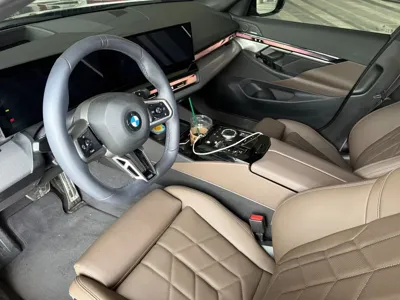 BMW 5-Series 2026, 5000 км, за 51355.37 USD - фото 6