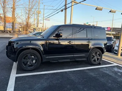 Land Rover Defender 2023, 26000 км, за 68403.94 USD
