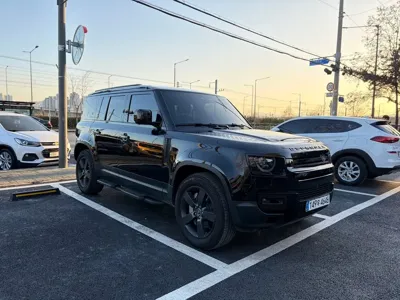 Land Rover Defender 2023, 26000 км, за 68403.94 USD