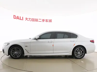 BMW 5 Series New Energy 2022, 28000 км, за 29251.93 USD