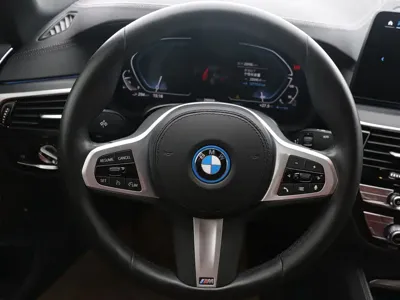 BMW 5 Series New Energy 2022, 28000 км, за 29251.93 USD - фото 9
