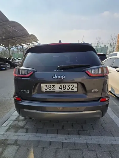 Jeep Cherokee 2019, 134200 км, за 5251.41 USD
