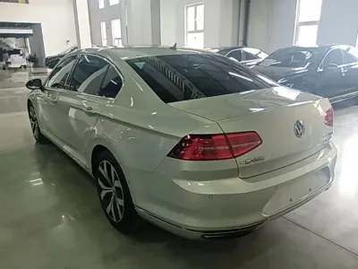 Volkswagen Magotan 2016, 96900 км, за 12183.4 USD