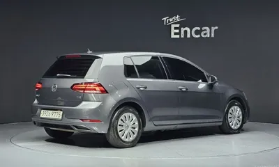 Volkswagen Golf 2017, 116696 км, за 6039.12 USD