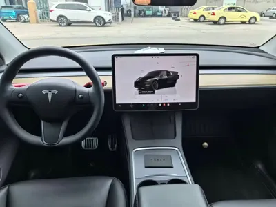 Tesla Model Y 2023, 62000 км, за 23545.34 USD