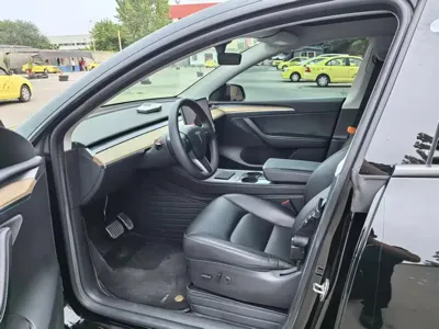 Tesla Model Y 2023, 62000 км, за 23545.34 USD