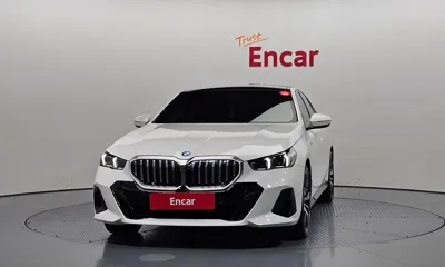 BMW 5-Series 2024, 37755 км, за 65636.08 USD