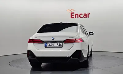 BMW 5-Series 2024, 37755 км, за 65636.08 USD