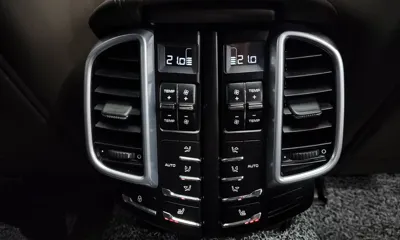 Porsche Cayenne 2016, 100230 км, за 23975.29 USD - фото 19