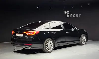 Hyundai Sonata 2016, 122368 км, за 6821.19 USD