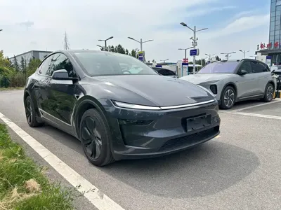 Tesla Model Y 2025, 10000 км, за 30429.07 USD