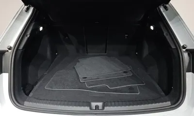 Audi Q4 e-tron 2023, 18166 км, за 27563.35 USD - фото 20