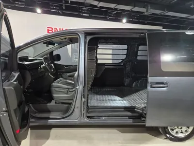 Hyundai Staria 2024, 123553 км, за 14107.31 USD