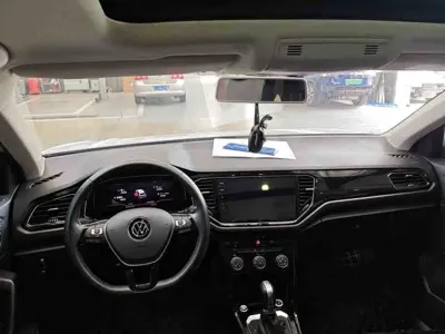 Volkswagen T-Roc 2022, 21000 км, за 18241.01 USD